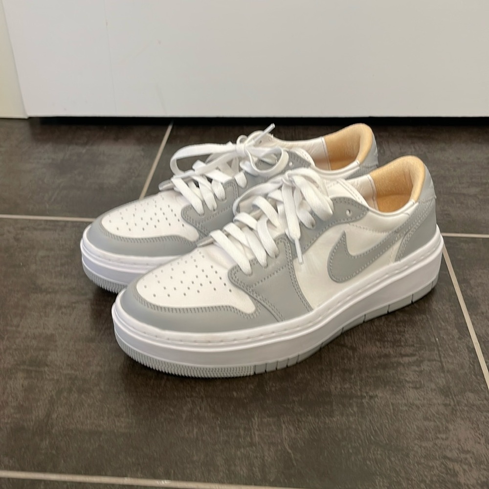 Women’s Jordan 1 Elevate Wolf Grey & White size 9.5 Worn Once